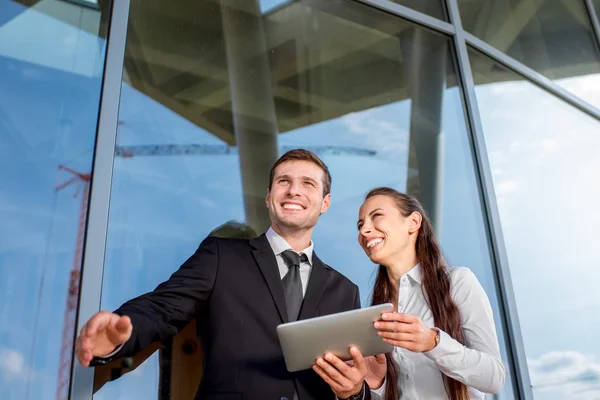 Young Business couple outdoors. — Stock Photo, Image