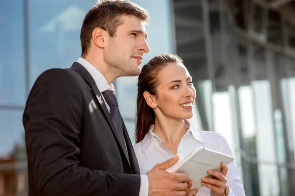 Young Business couple outdoors. — Stock Photo, Image