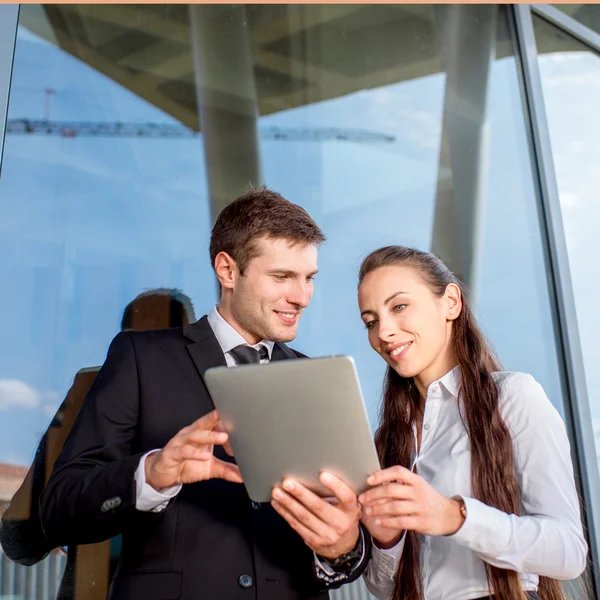 Young Business couple outdoors. — Stock Photo, Image