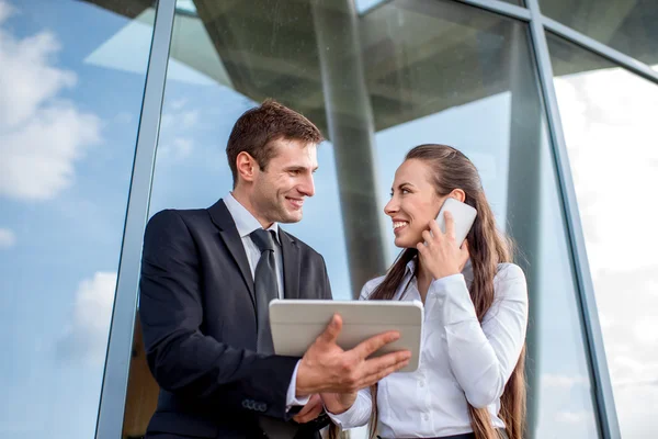 Young Business couple outdoors. — Stock Photo, Image