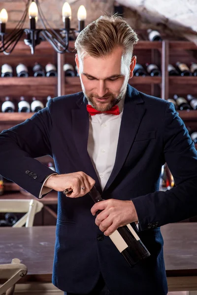 Sommelier in the wine cellar — Stock Photo, Image