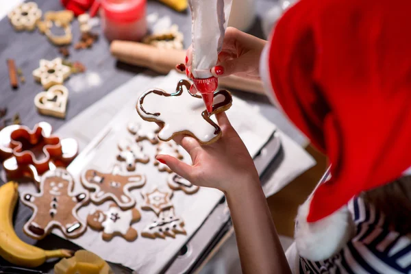 Faire des biscuits au gingembre à Noël — Photo