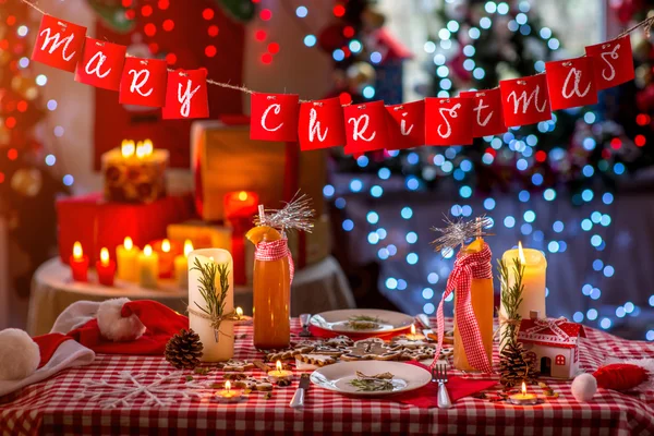 Sladké Vánoce zdobené tabulka — Stock fotografie