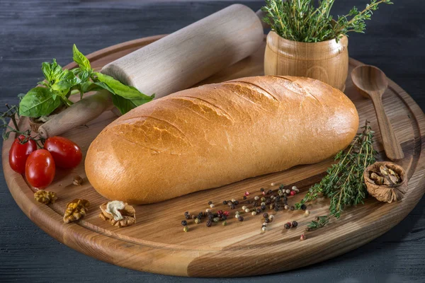 White bread on wooden board — Stock Photo, Image