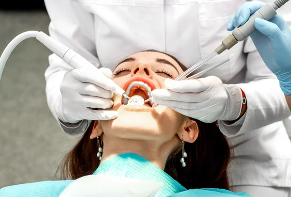 Professional teeth cleaning — Stock Photo, Image