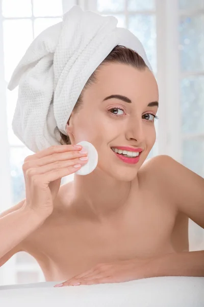 Woman in spa salon — Stock Photo, Image