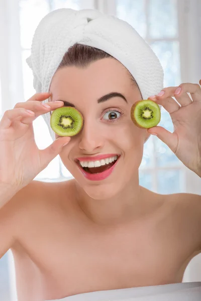 Mujer en el salón de spa — Foto de Stock