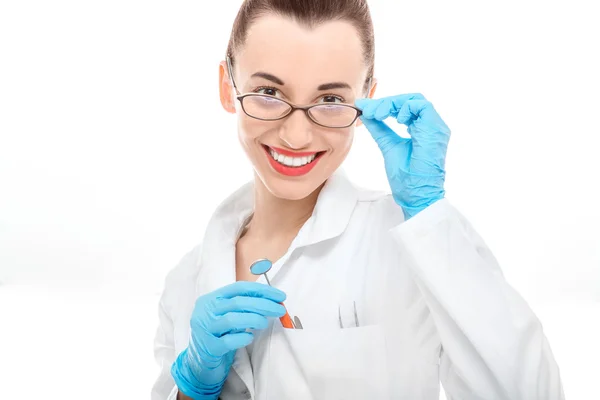 Retrato de jovem médico no fundo branco — Fotografia de Stock