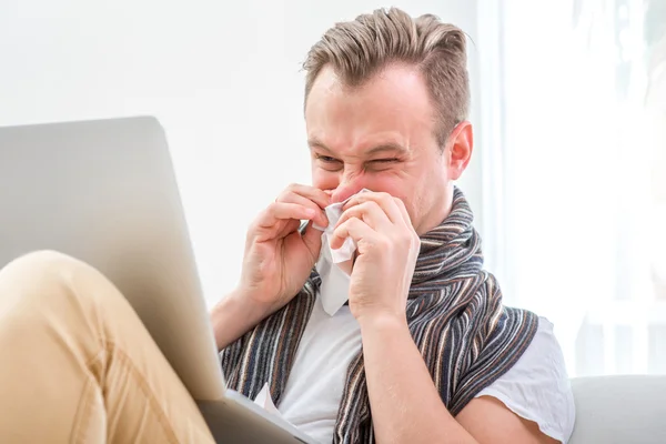 Man catching cold — Stock Photo, Image