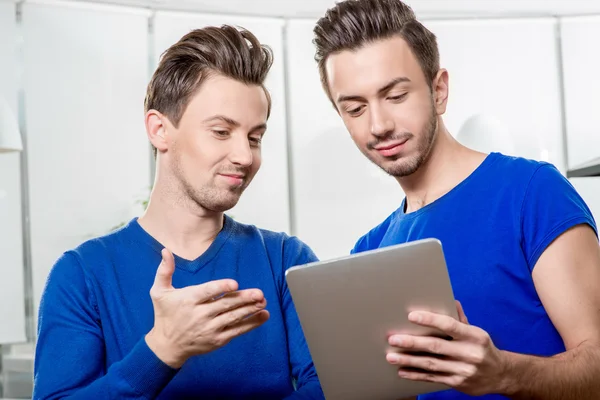 Brothers with digital tablet — Stock Photo, Image