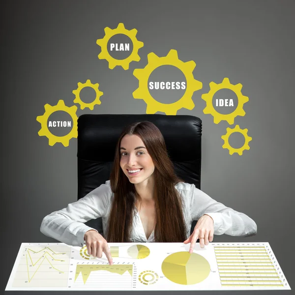 Woman analyzing business calculations — Stock Photo, Image