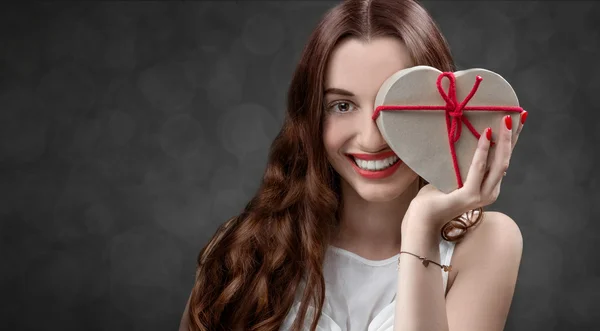 Woman with heart box — Stock Photo, Image