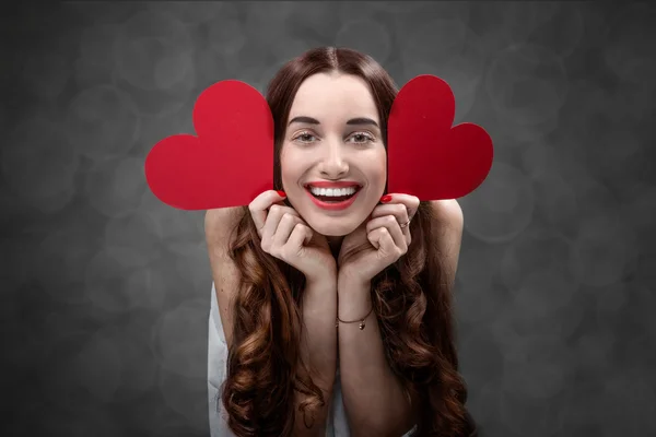 Mujer con corazones rojos — Foto de Stock