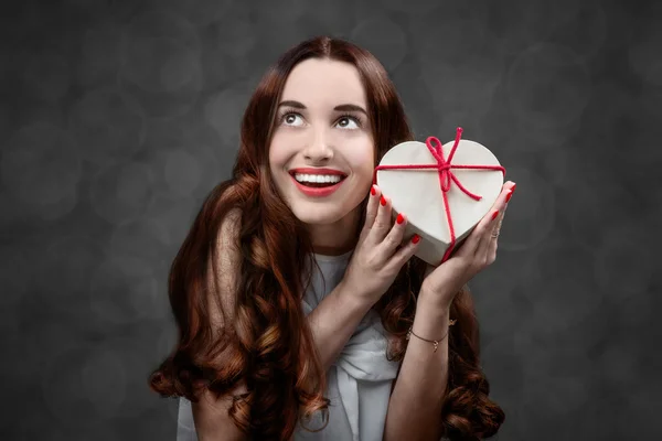 Woman with heart box — Stock Photo, Image