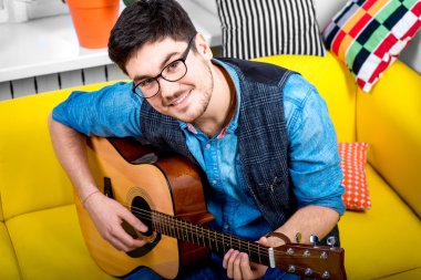 adam gitar ile
