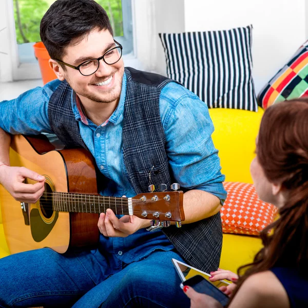 Man with guitar — Stock Photo, Image