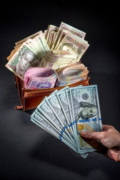 Oekraïense geld in de portemonnee — Stockfoto