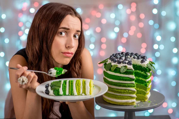 Girl with happy birthday cake — Stock Photo, Image