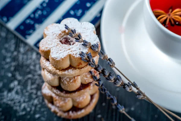 Süßigkeiten und Tee — Stockfoto