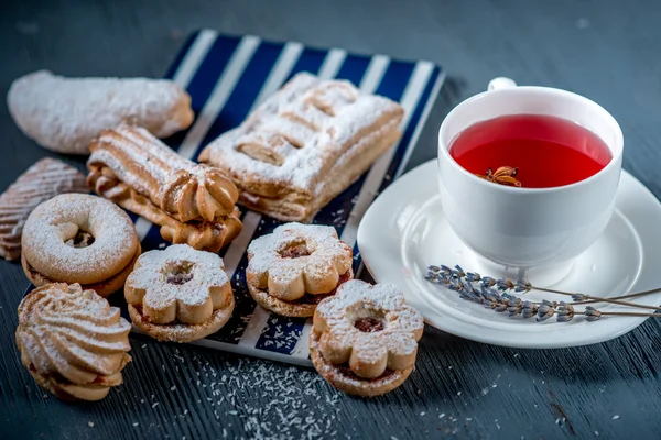 Bonbons et thé — Photo