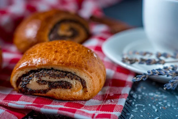 Buns and tea — Stock Photo, Image