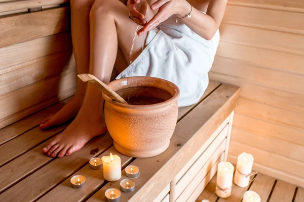 Donna in sauna — Foto Stock