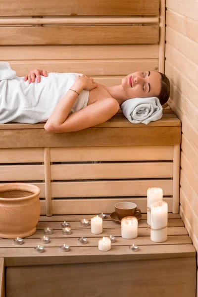 Donna in sauna — Foto Stock