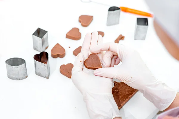 Hacer dulces de chocolate — Foto de Stock