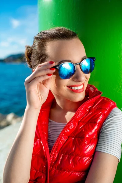 Sportlerin mit Sonnenbrille — Stockfoto