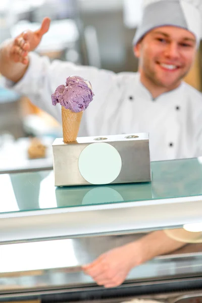 Ice cream seller — Stock Photo, Image