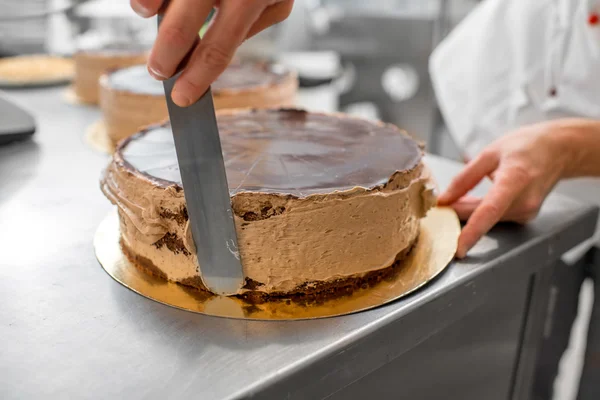 Fazendo bolo de biscoito — Fotografia de Stock