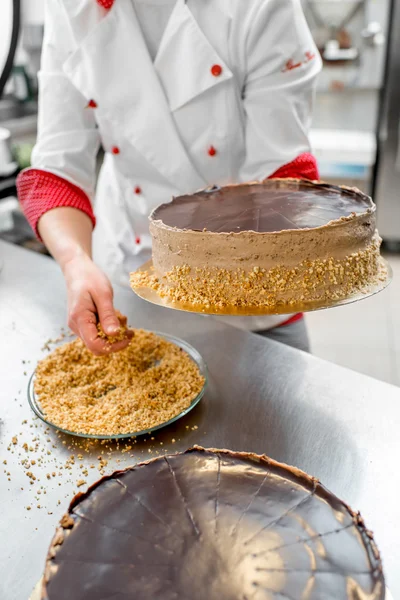 Making biscuit cake — Stock Photo, Image