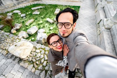 Çift selfie fotoğraf çekimi