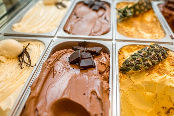 Ice cream in trays — Stockfoto