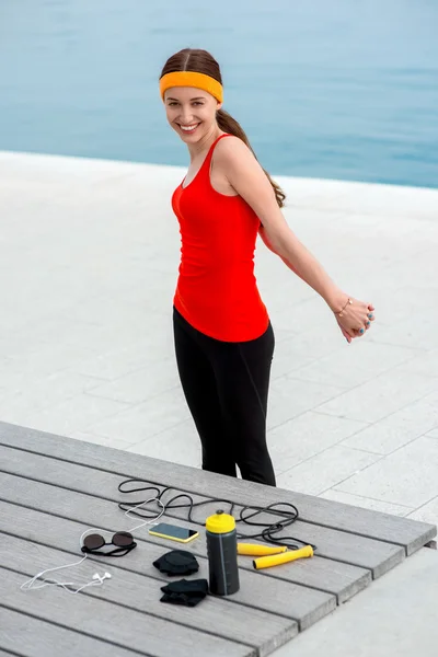 Mujer haciendo ejercicio — Foto de Stock