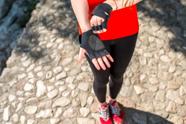 Sport woman putting on gloves — Stock Photo, Image