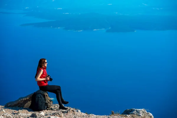 Frau auf der Inselspitze unterwegs — Stockfoto