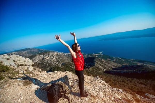 Frau auf der Inselspitze unterwegs — Stockfoto