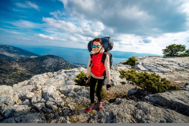 Genç dağcı üst kısmında Adası