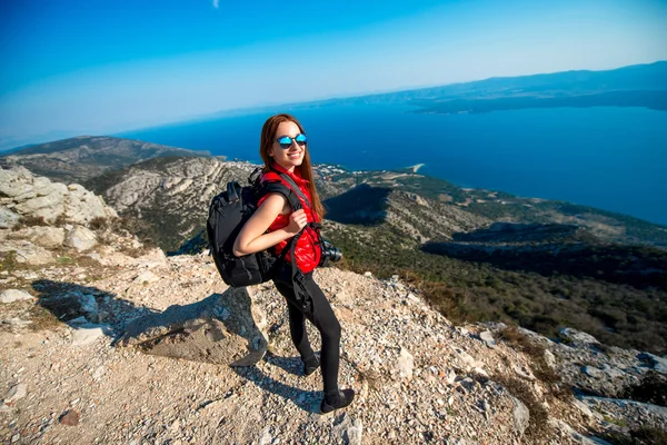 Frau auf der Inselspitze unterwegs — Stockfoto