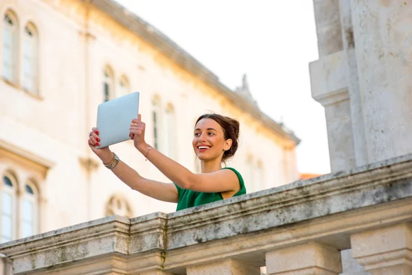 Donna in viaggio nella città di Dubrovnik — Foto Stock