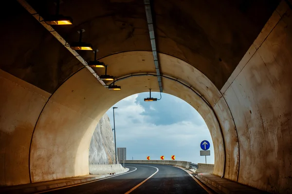 Auton tunneli — kuvapankkivalokuva