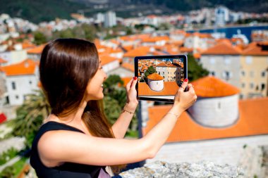 Budva şehir seyahat kadın