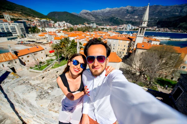 Pareja tomando autorretrato en Budva —  Fotos de Stock