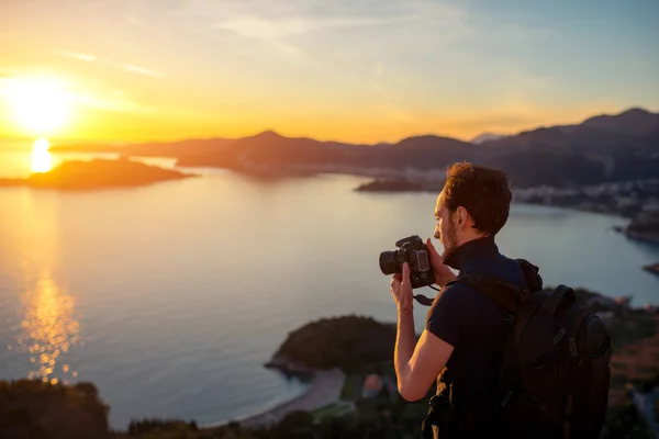 Fotógrafo en la montaña — Foto de Stock