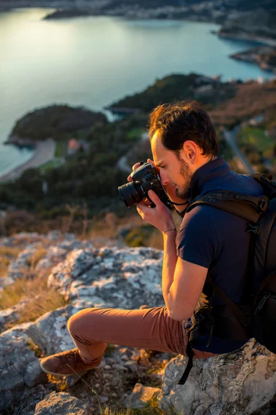 Fotógrafo na montanha — Fotografia de Stock