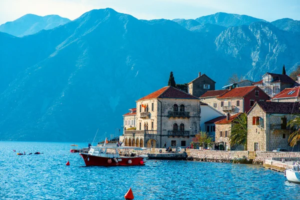 Perast città nella baia di Kotor — Foto Stock