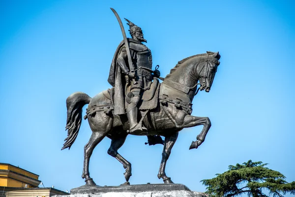 Monument van Skanderbeg in Tirana — Stockfoto