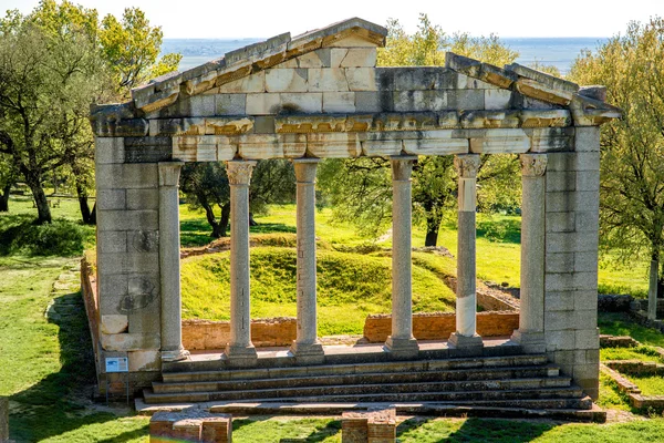 Ruinas del templo en la antigua Apolonia — Foto de Stock