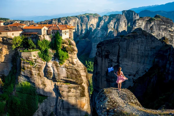 Yunan bayrağı kadınla — Stok fotoğraf